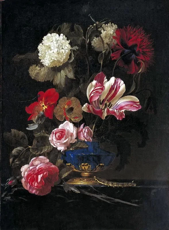 Natura morta con fiori e un bruco